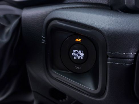 Used 2025 Jeep Gladiator Mojave w/ Convenience Group image 25