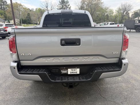 Used 2019 Toyota Tacoma Limited image 3