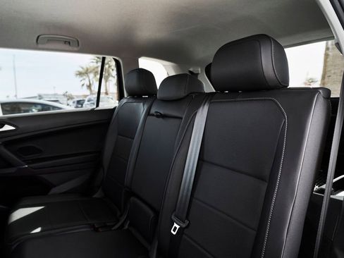 Used 2020 Volkswagen Tiguan SE FWD image 28