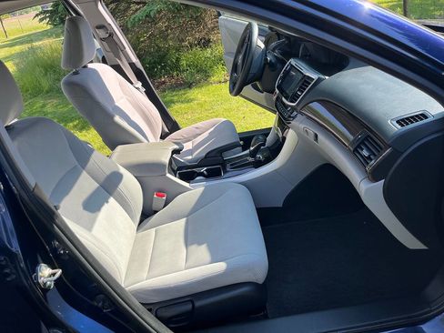 Used 2017 Honda Accord EX image 5