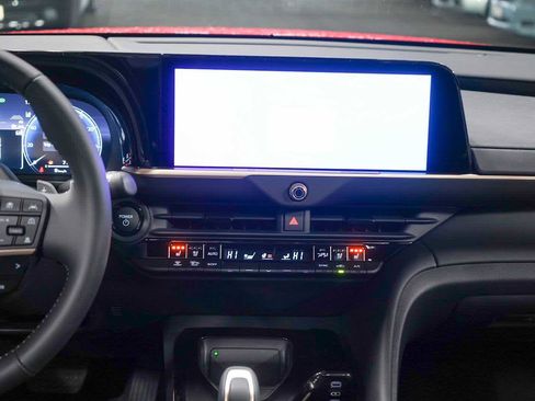 New 2025 Toyota Crown Signia image 15