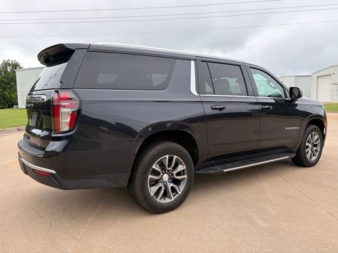 Used 2022 Chevrolet Suburban LT w/ LT Signature Package AWD/4WD image 3