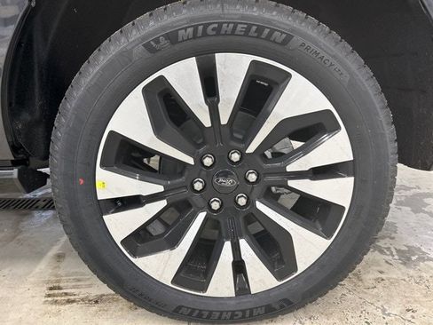 New 2025 Ford Expedition Max Platinum w/ Driver's Package image 7