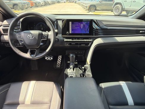 Used 2025 Toyota Camry SE FWD image 18