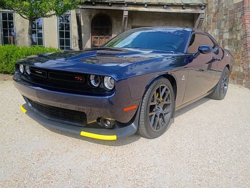 Used 2017 Dodge Challenger R/T Scat Pack w/ Leather Interior Group RWD image 5