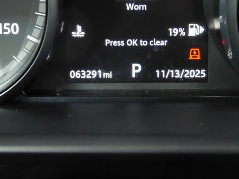 Used 2017 Land Rover Discovery HSE image 12