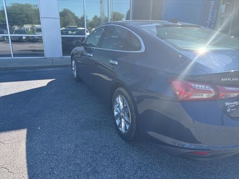 Used 2022 Chevrolet Malibu LT FWD image 2