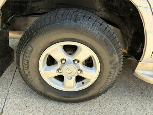 Used 2000 Toyota Land Cruiser AWD/4WD image 18