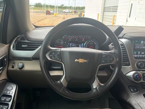 Used 2019 Chevrolet Suburban LT w/ Luxury Package image 2