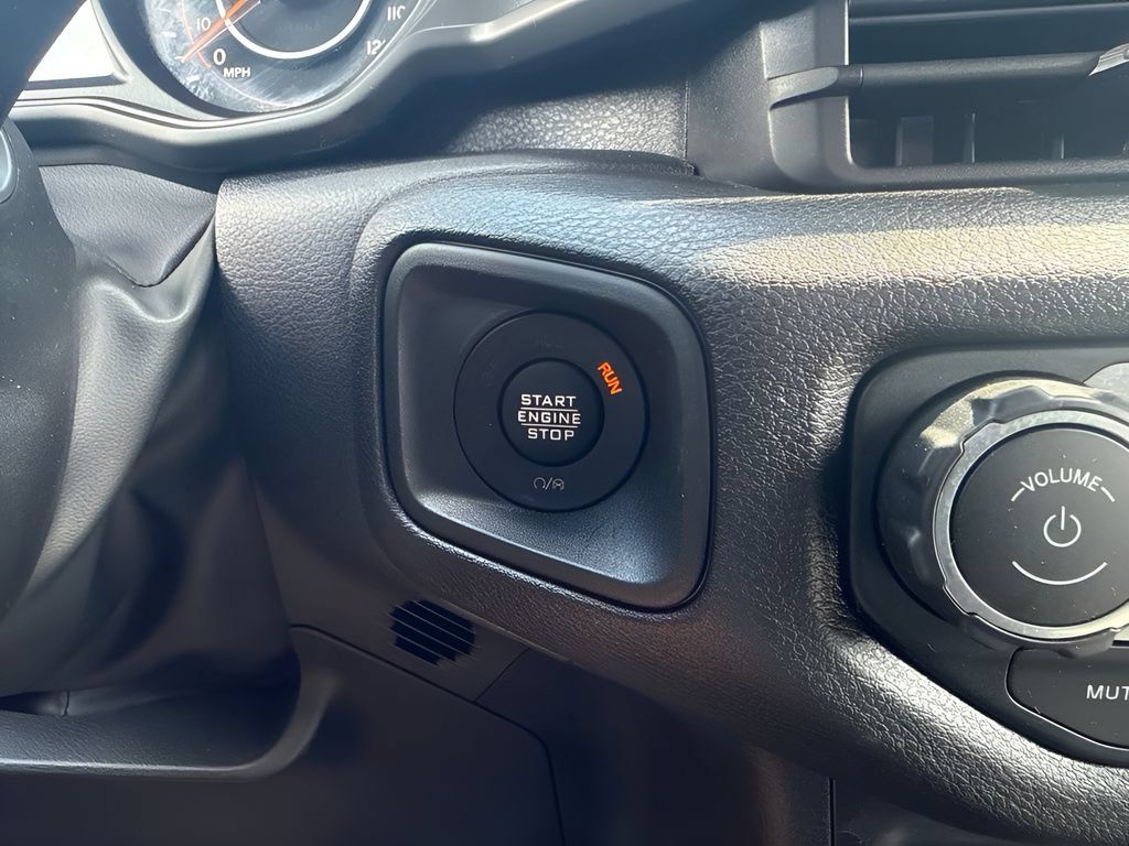 Used 2025 Jeep Wrangler Sport AWD/4WD image 18