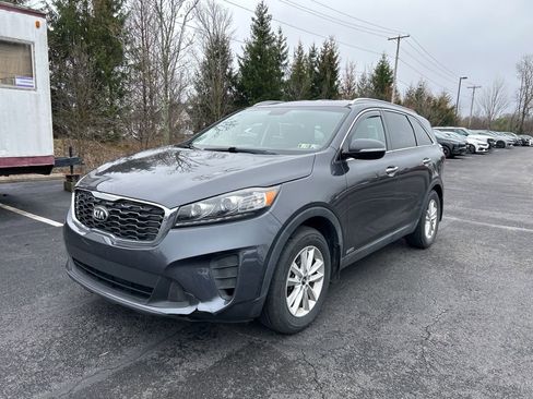 Used 2019 Kia Sorento LX w/ LX Convenience Package image 3