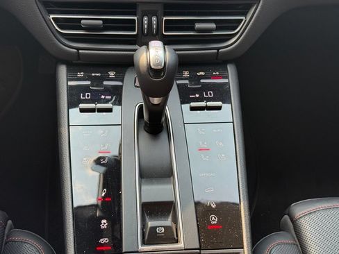 Used 2024 Porsche Macan Turbo AWD/4WD image 21