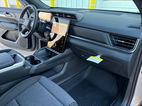 New 2026 GMC Terrain Elevation w/ LPO, Floor Liner Package image 33