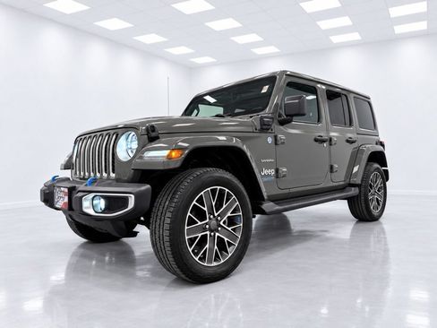 Used 2023 Jeep Wrangler Unlimited Sahara w/ Cold Weather Group AWD/4WD image 4
