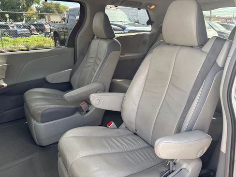 Used 2013 Toyota Sienna Limited image 13