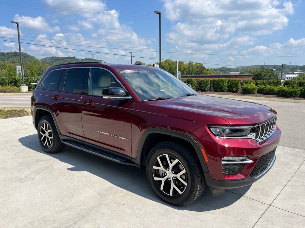 Used 2025 Jeep Grand Cherokee Limited w/ Luxury Tech Group II AWD/4WD image 32