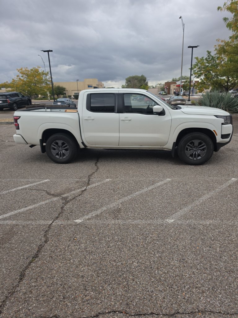 Used 2025 Nissan Frontier SV AWD/4WD image 3
