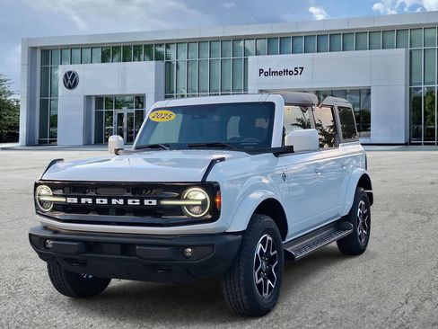 Used 2025 Ford Bronco Outer Banks AWD/4WD image 3