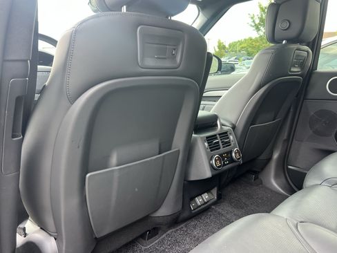 Used 2024 Land Rover Discovery Dynamic SE AWD/4WD image 34