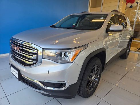 Used 2019 GMC Acadia SLT w/ LPO, Floor Liner Package FWD image 1