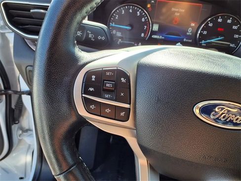 Used 2023 Ford Explorer Limited image 16