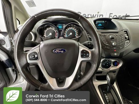 Used 2015 Ford Fiesta SE image 8