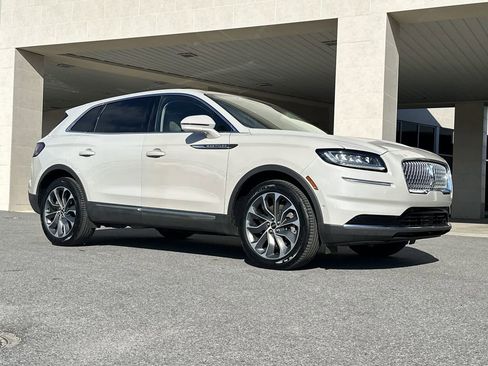 Used 2022 Lincoln Nautilus Reserve w/ Equipment Group 201A image 9