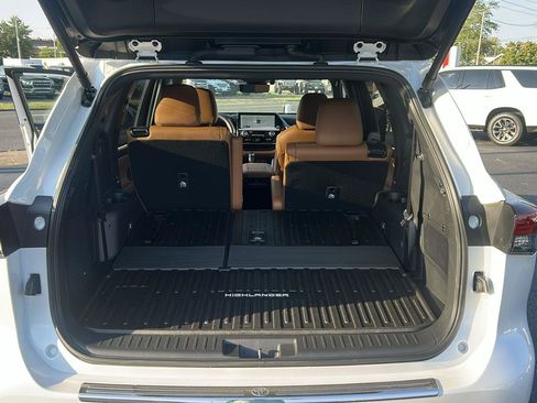 Used 2026 Toyota Highlander Platinum AWD/4WD image 13
