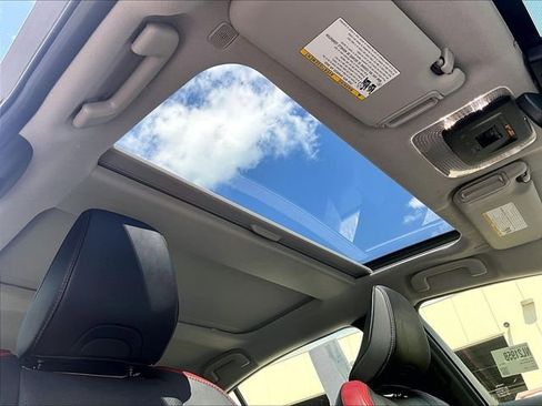 Used 2024 Toyota Prius Prime FWD image 18
