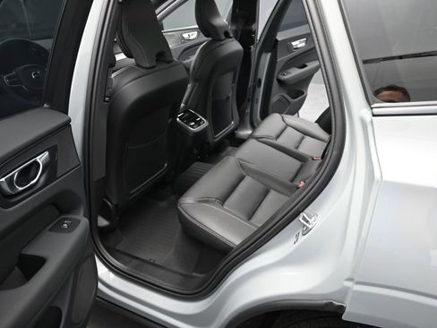 New 2026 Volvo XC60 B5 Ultra w/ Climate Package image 12