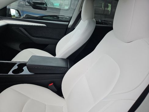 Used 2024 Tesla Model Y Long Range AWD/4WD image 8