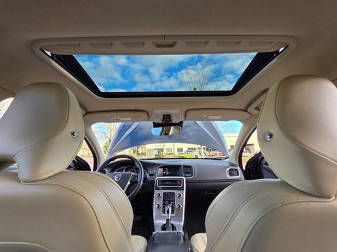 Used 2017 Volvo S60 T5 Inscription Platinum image 17