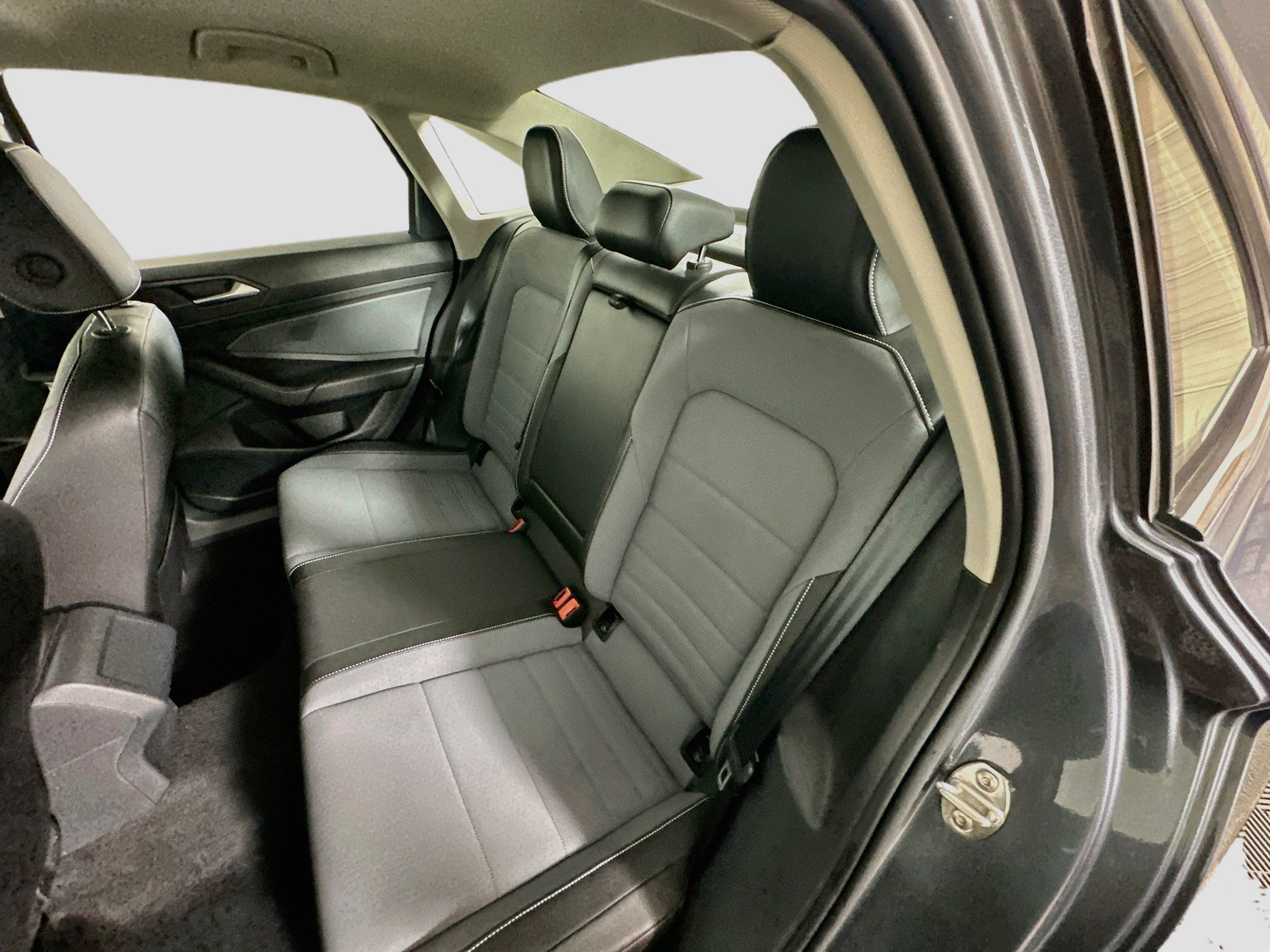 Used 2025 Volkswagen Jetta SE FWD image 27