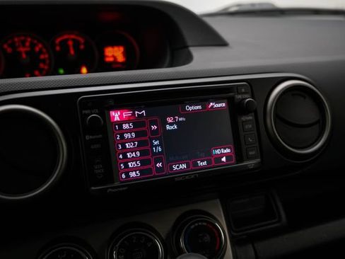 Used 2015 Scion xB FWD image 27