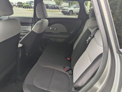 Used 2016 Kia Soul FWD image 12