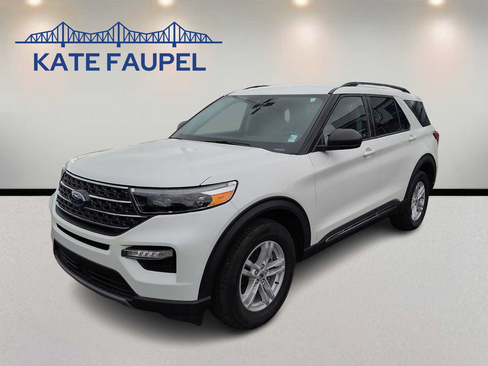 Used 2023 Ford Explorer XLT w/ Equipment Group 202A AWD/4WD image 3