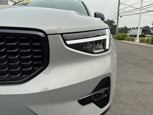 Certified 2025 Volvo XC40 B5 Plus AWD/4WD image 8