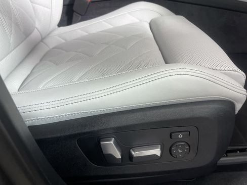Used 2025 BMW X5 xDrive40i w/ Premium Package AWD/4WD image 18