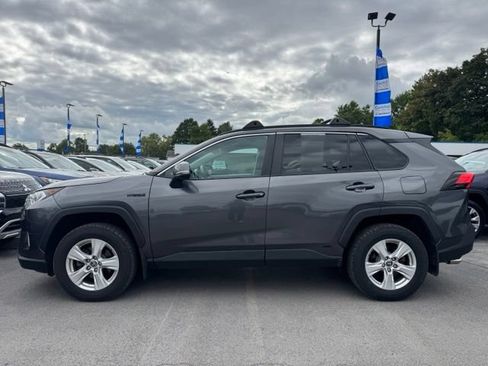 Used 2021 Toyota RAV4 XLE w/ Convenience Package AWD/4WD image 3