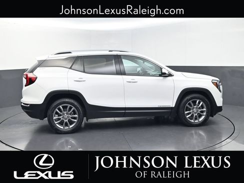 Used 2022 GMC Terrain SLT w/ Infotainment Package II FWD image 6