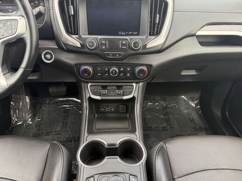 Used 2024 GMC Terrain SLT AWD/4WD image 16