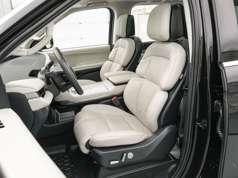Used 2025 Lincoln Navigator Reserve AWD/4WD image 16