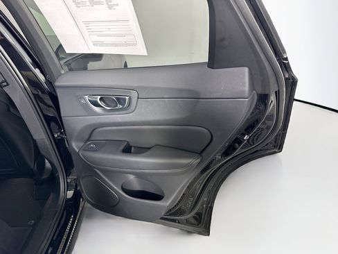 Used 2025 Volvo XC60 B5 Plus image 31