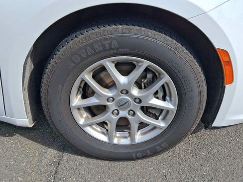 Certified 2023 Chrysler Pacifica Touring-L FWD image 8