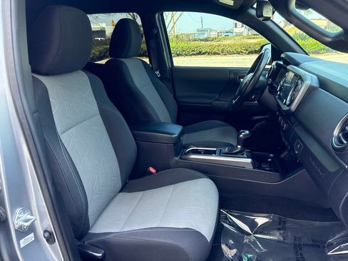 Used 2021 Toyota Tacoma TRD Off-Road w/ Technology Package RWD image 16