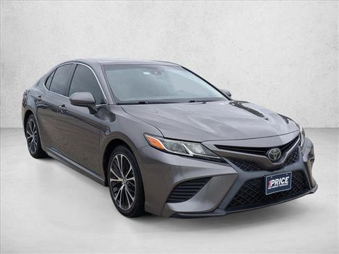 Used 2019 Toyota Camry SE FWD image 3