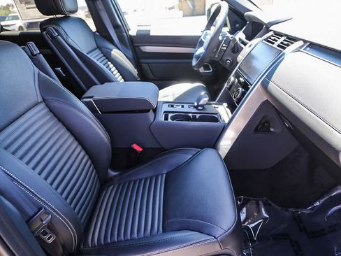 New 2025 Land Rover Discovery Dynamic SE image 16