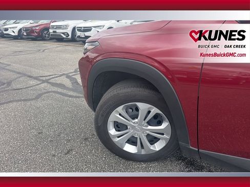 Used 2025 Chevrolet Trax LS image 5