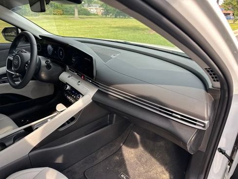 Used 2026 Hyundai Elantra Limited FWD image 26