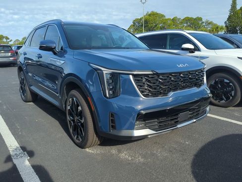 Certified 2025 Kia Sorento EX image 2